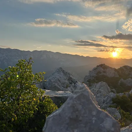 Nadalina 10 Starigrad Paklenica